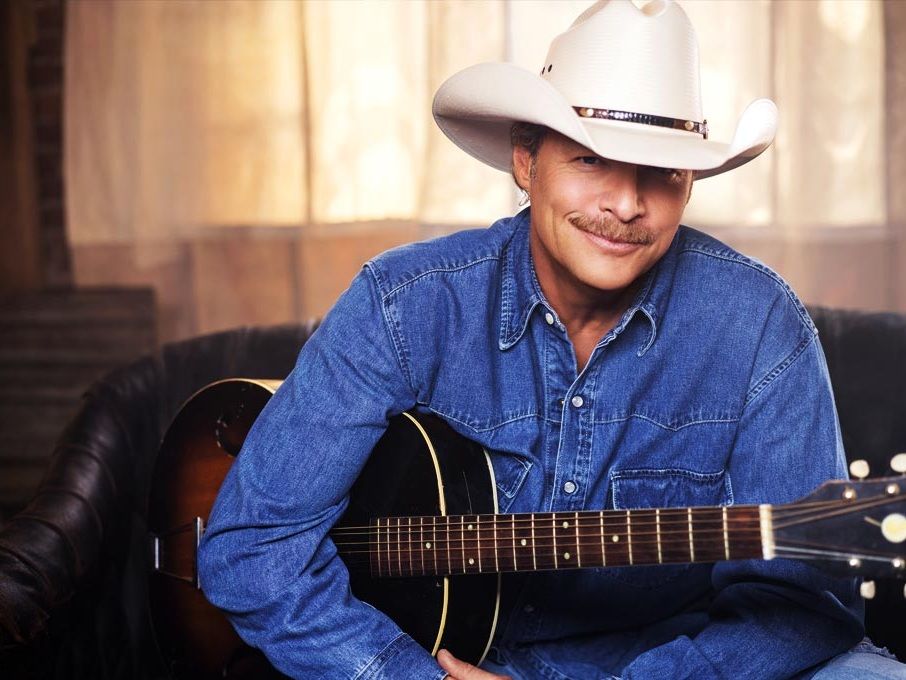 ALAN JACKSON KICKS OFF HIS 2019 TOUR