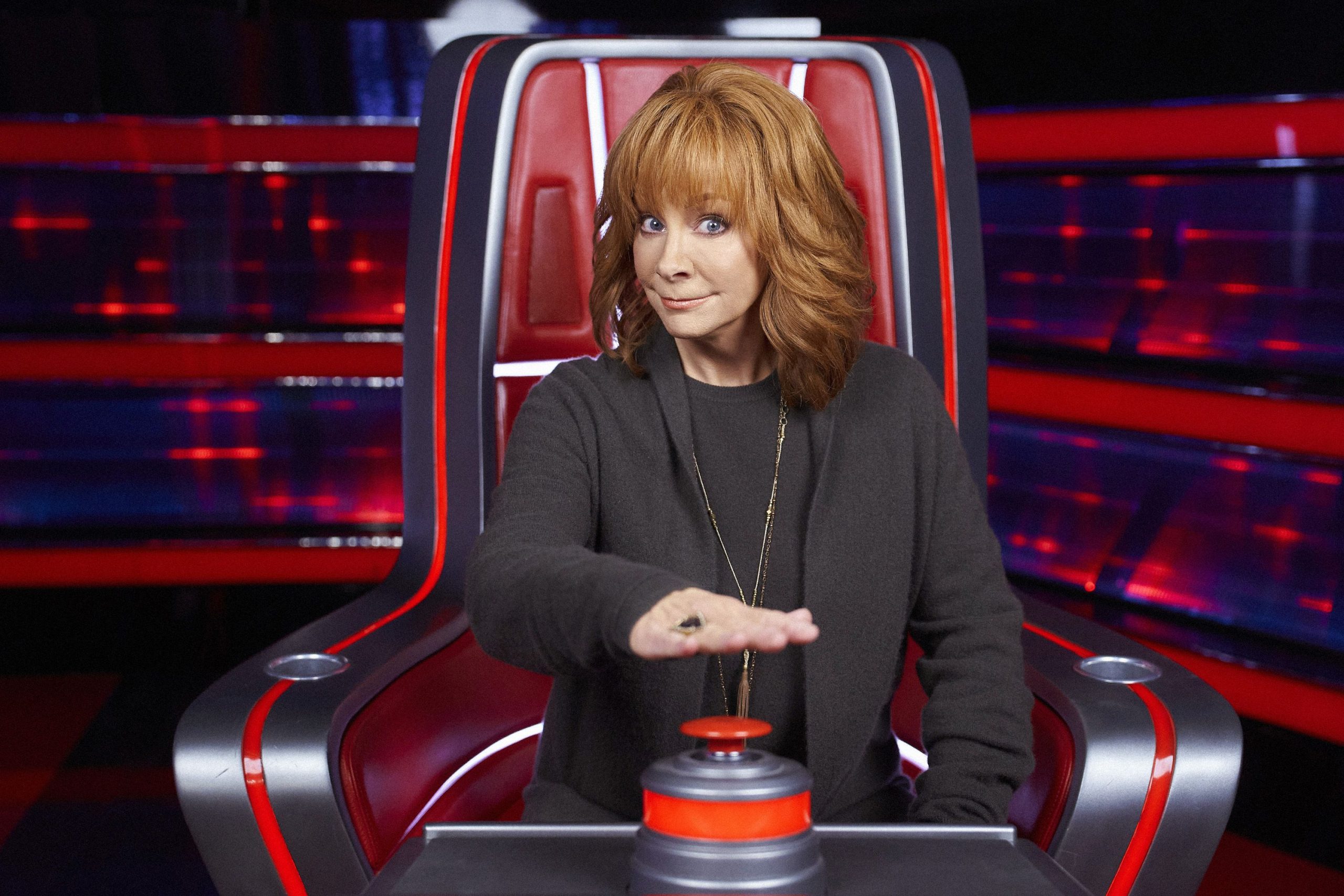 REBA MCENTIRE TO EXTEND RUN AS COACH WITH NBC’S ‘THE VOICE,’ SIGNS ON FOR SEASON 25