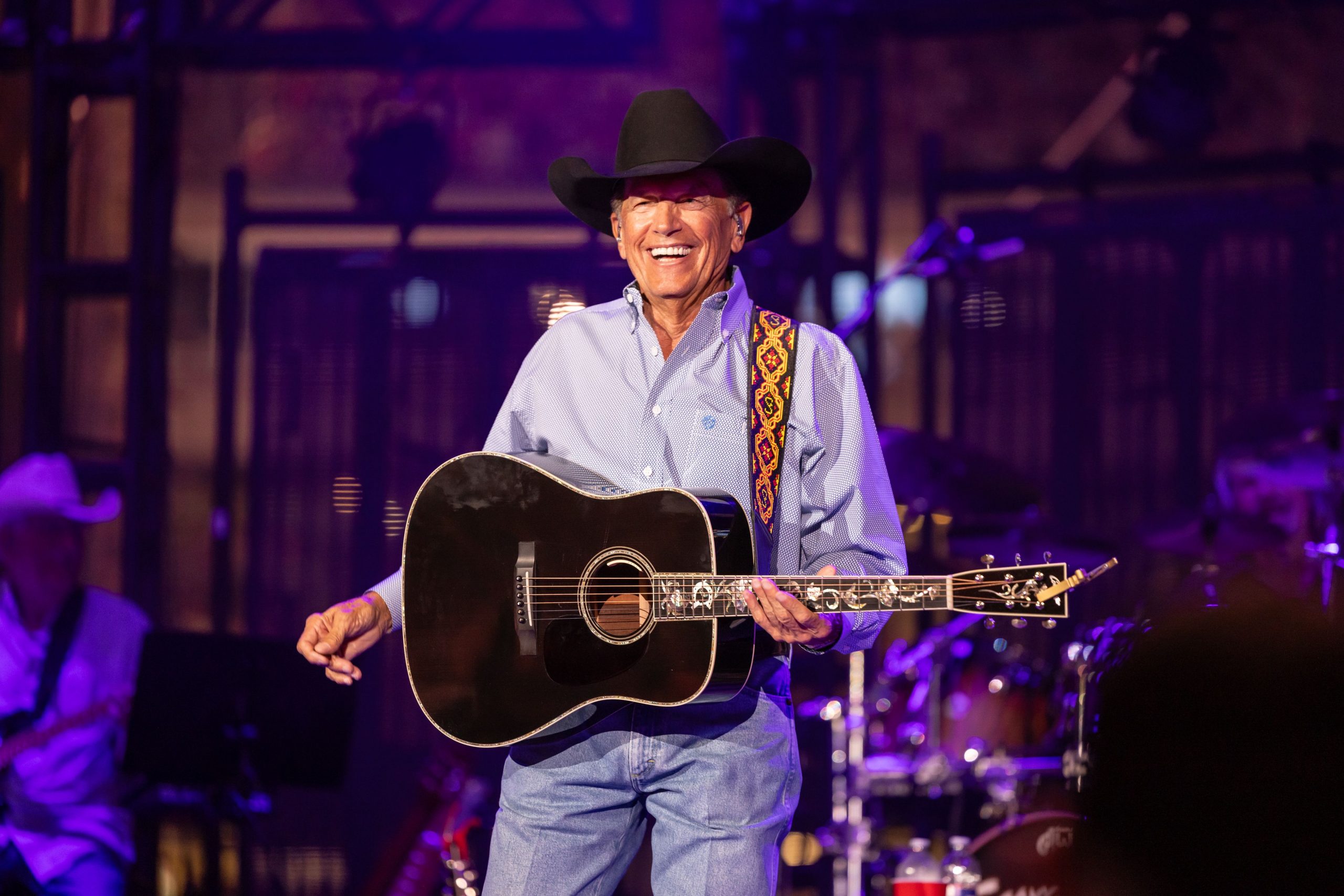 GEORGE STRAIT: THE KING AT KYLE FIELDBECOMES LARGEST SINGLE CONCERT IN U.S. HISTORY w/ 110,905