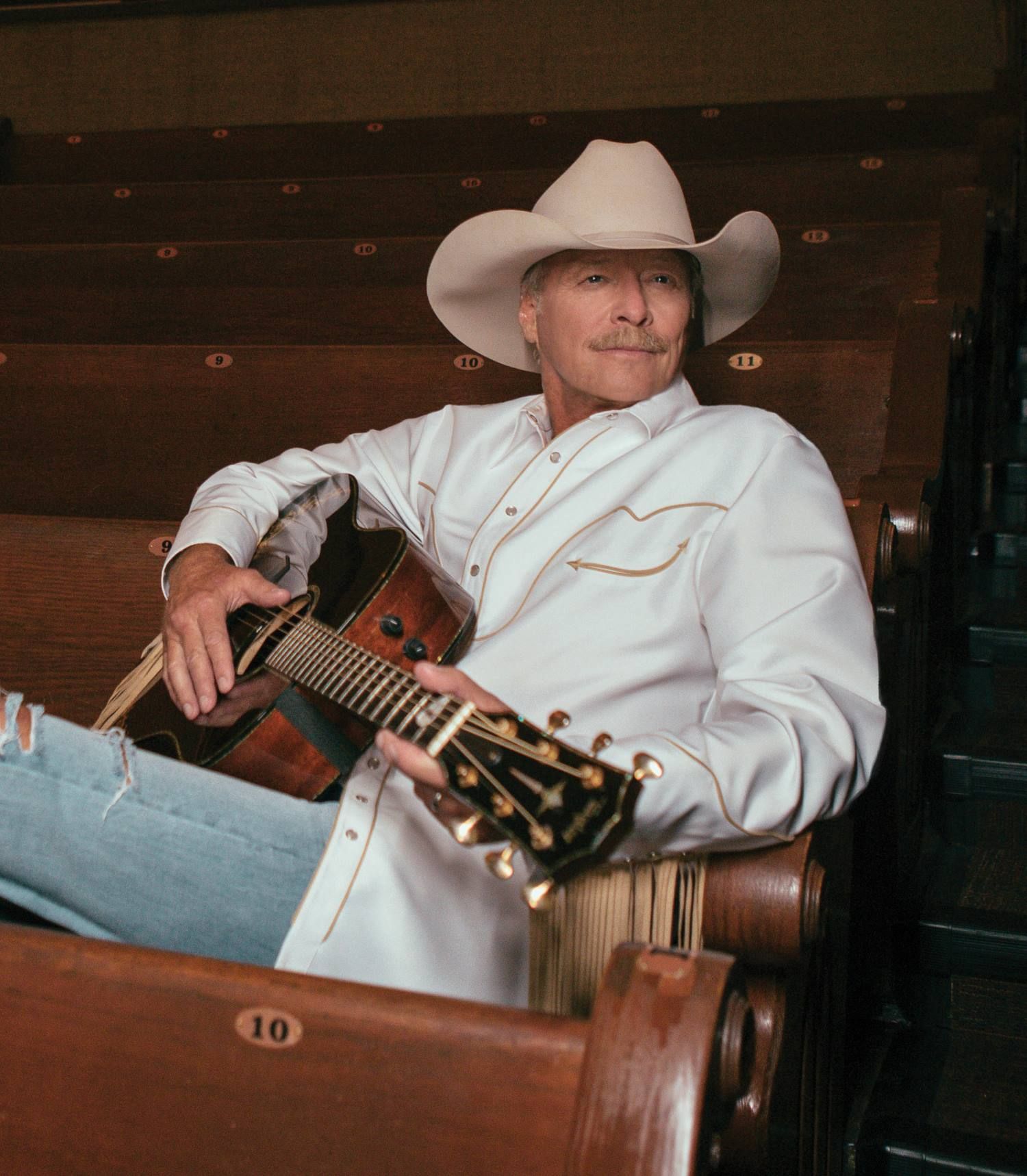 ALAN JACKSON RECEIVES COVETED “POET’S AWARD”AT THE ACM HONORS